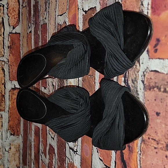 Gucci  Silk Ribbon Slip On Heels Size 7B - Picture 7 of 12